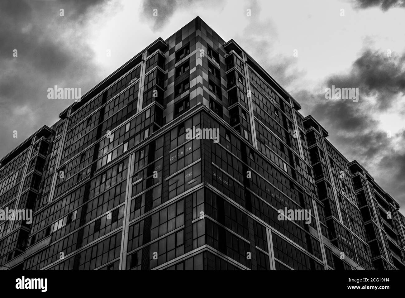 Coin noir et blanc Maison dans les nuages de détour Banque D'Images