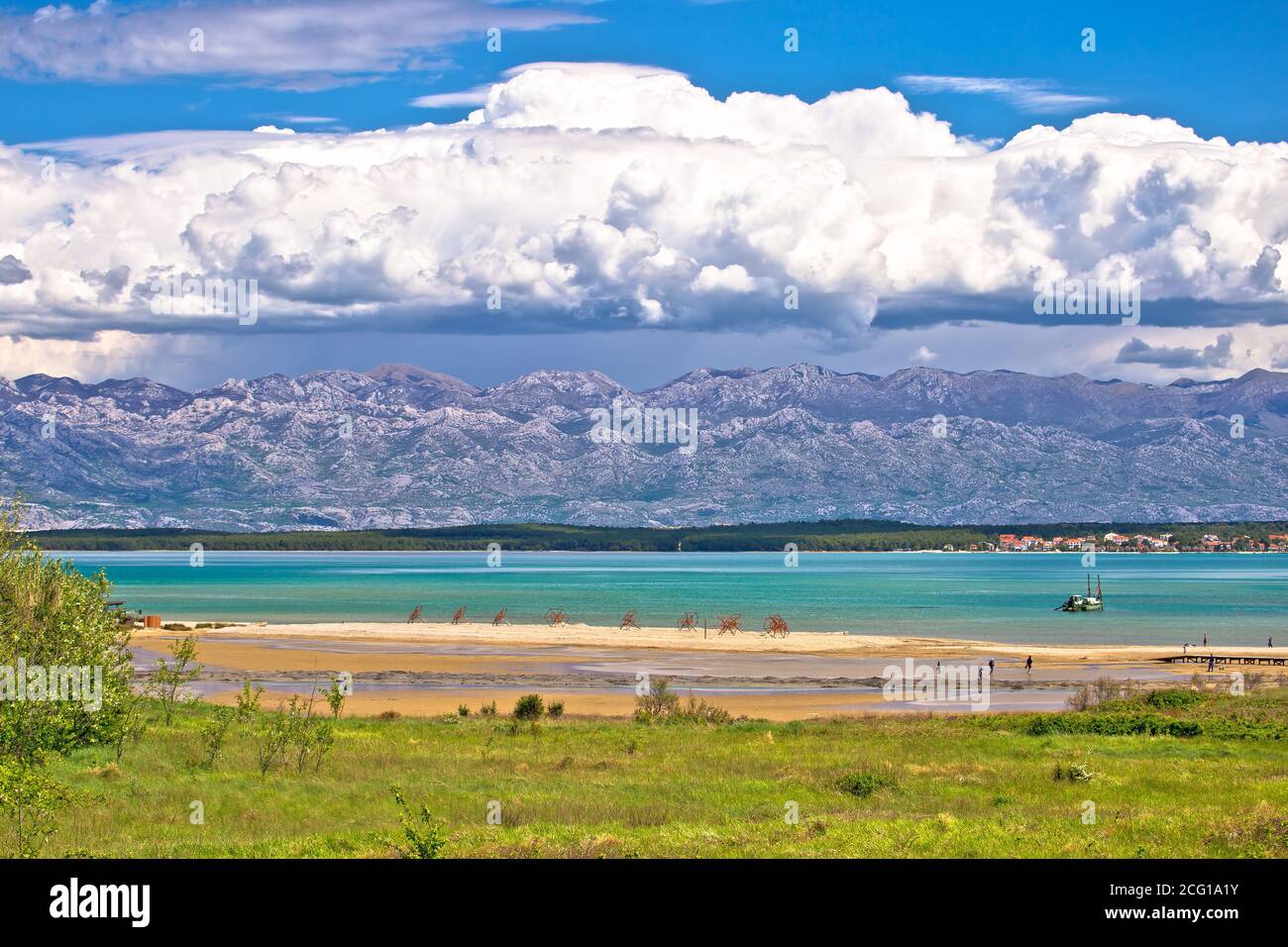 Incroyable sur la mer et le paysage de montagne près de Nin, ville de Dalmatie, en Croatie Banque D'Images