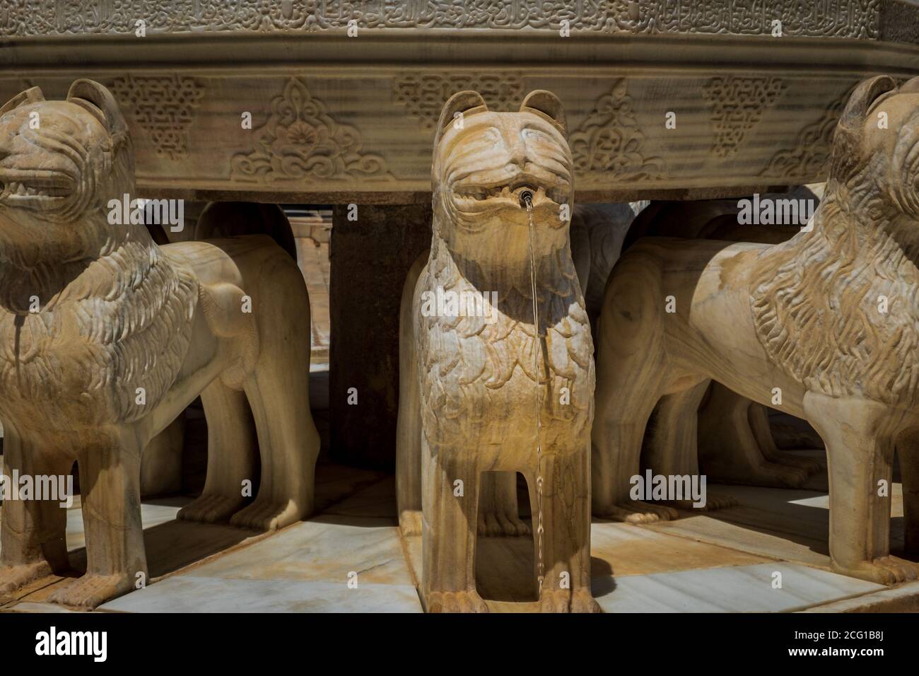 Sculptures de détail du patio des Lions dans le palais de l'Alhambra à Grenade, Espagne Banque D'Images