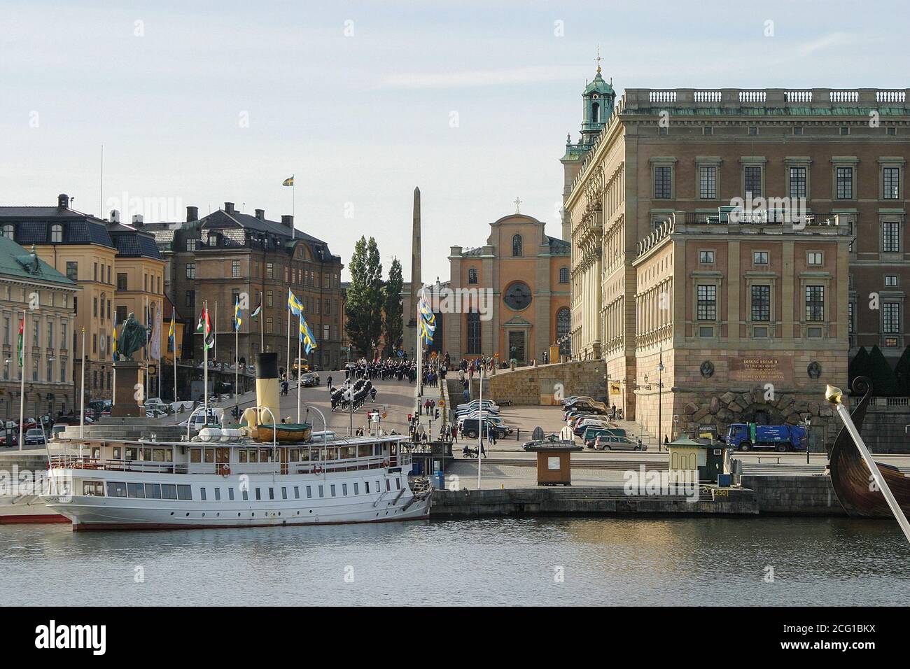 Changement de la procession de la garde devant le Palais Royal à Stockholm Suède, le jour de l'automne. Banque D'Images