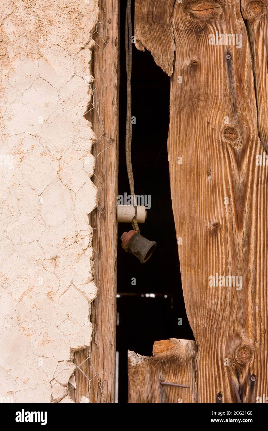 Un ancien luminaire bakélite dans un bâtiment abandonné de la ville fantôme virtuelle de Thompson Springs, Utah Banque D'Images