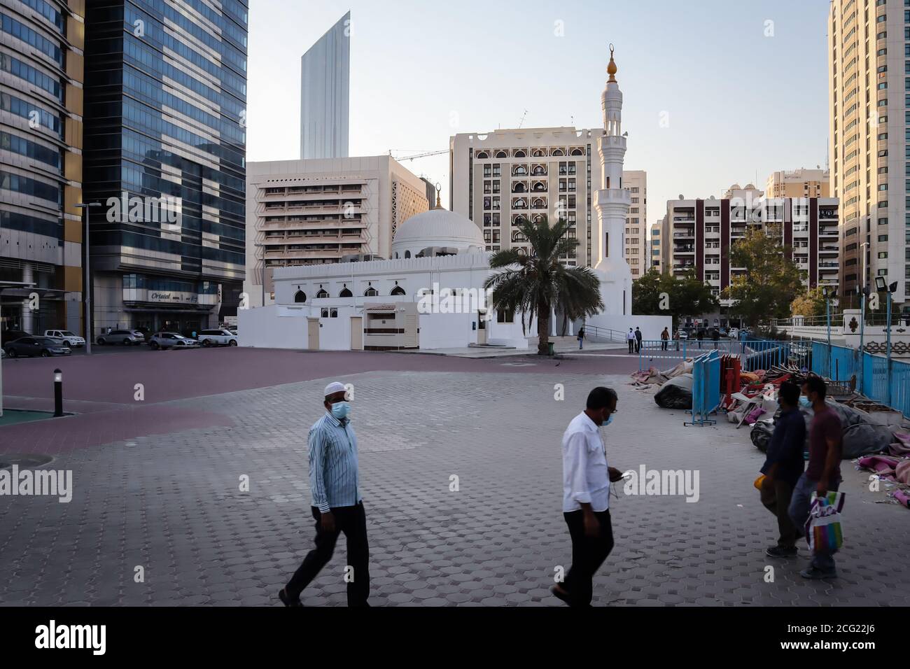 Abu Dhabi City style de vie au moment des épidémies de coronavirus, 8 septembre 2020 - Émirats arabes Unis. Mouvement flou par l'exposition à long terme, pande Banque D'Images