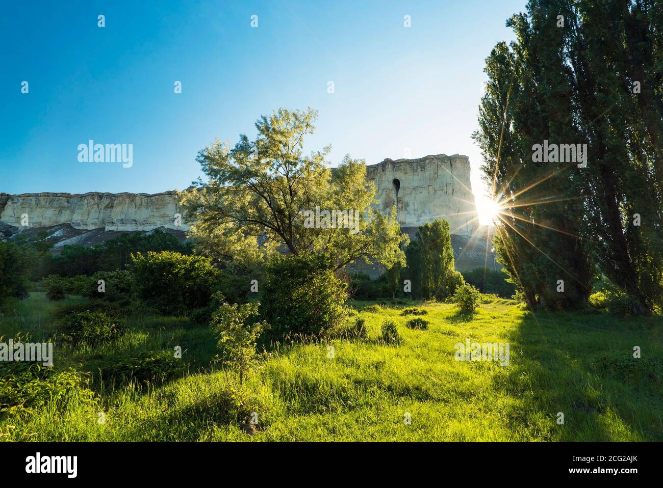 Au pied de la montagne de roche blanche AK - Kaya .Crimée . Banque D'Images