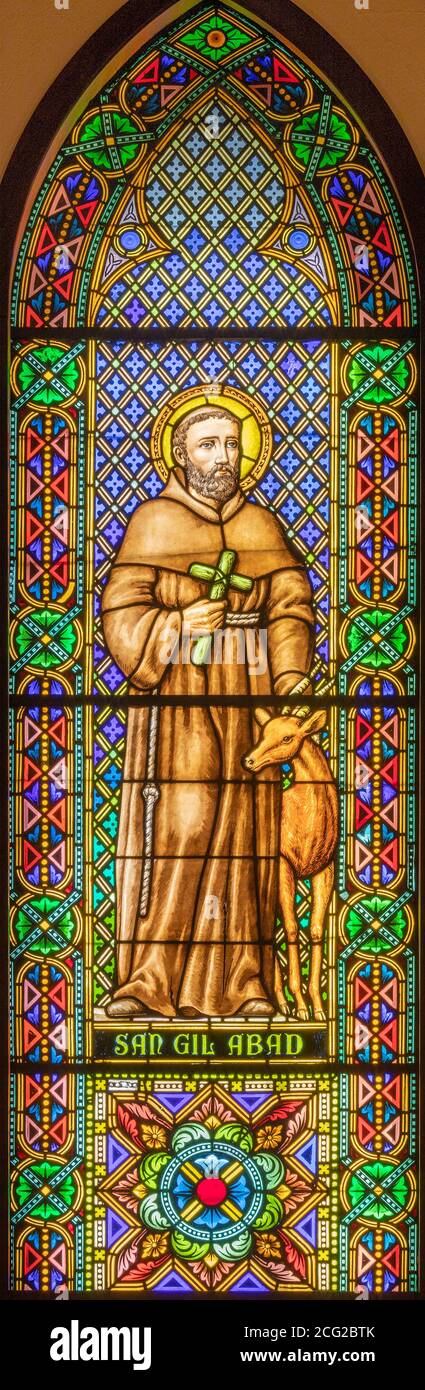 BARCELONE, ESPAGNE - 3 MARS 2020 : le Saint Gil Abad sur le panneau de la fenêtre dans l'église Parroquia de la Mare de Deu de Nuria. Banque D'Images
