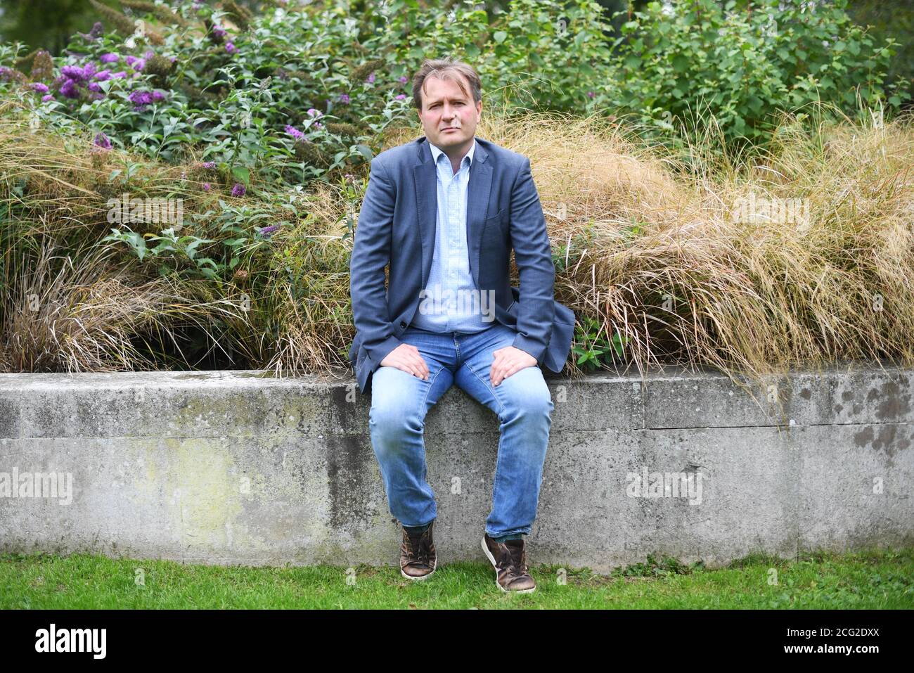 Richard Ratcliffe, le mari de Nazanin Zaghari-Ratcliffe, une femme britannique-iranienne emprisonnée, parle aux médias sur College Green, Westminster. M. Ratcliffe a lancé un appel aux responsables britanniques pour qu'ils insistent pour qu'ils assistent dimanche au deuxième procès de sa femme lorsqu'il commence à Téhéran. Banque D'Images