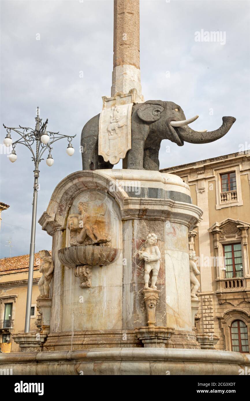 Catane - la fontaine de l'éléphant Giovanni Battista Vaccarini (1736). Banque D'Images