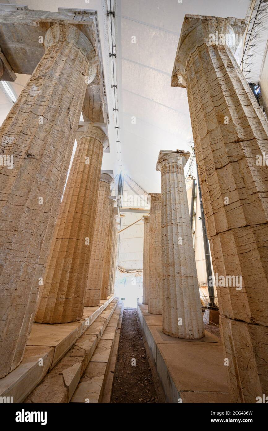 Le Temple d'Apollon Epicurius à l'intérieur de sa tente protectrice. À Bassae dans le nord de la Messine, Péloponnèse, Grèce. Banque D'Images