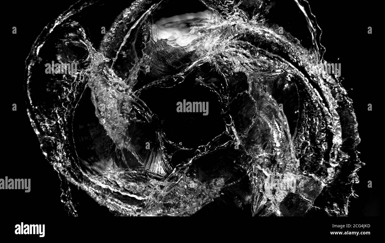 Éclaboussures d'eau isolées sur fond noir, espace libre pour le texte. Banque D'Images