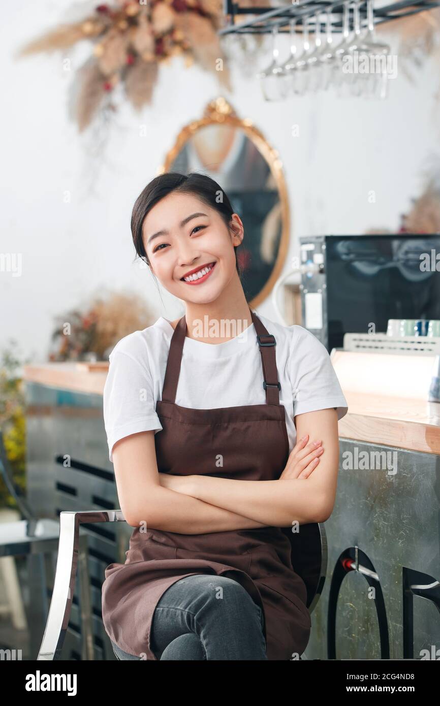 Asseyez-vous et le reste du préposé au café Banque D'Images