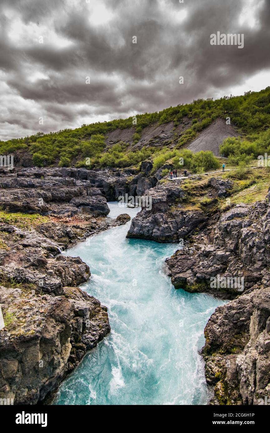 Cascade et rivière Hraunfossar, Islande Banque D'Images