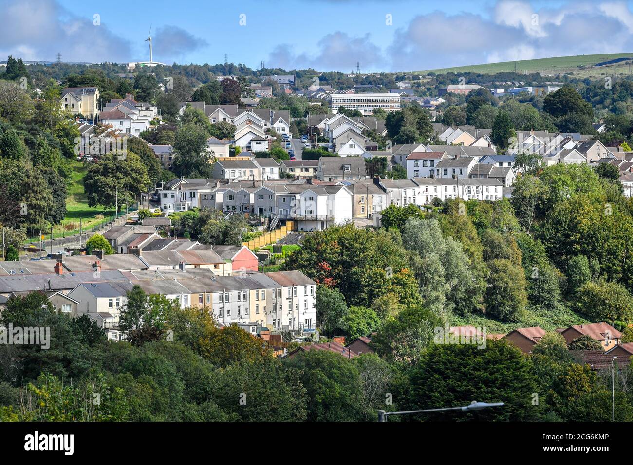 La ville de Merryr Tydfil, pays de Galles, Ce qui pourrait être la prochaine région du pays de Galles à voir un verrouillage local alors que l'ancien chef de l'analyse de la santé à l'Office for National Statistics a souligné la proportion croissante de tests positifs Covid-19 dans la région, avec 4.4% des tests dans et autour de Merthyr tests positifs. Banque D'Images