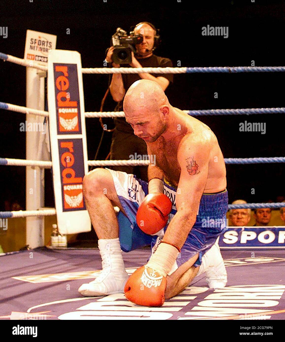 Scott Harrison a Gary Thornhill à genoux lors du championnat britannique et du championnat du Commonwealth de poids-plume à MEN Arena, Manchester. Banque D'Images