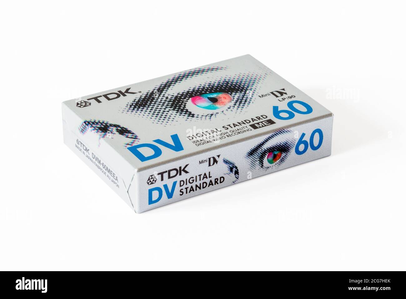 Cassette vidéo TDK Mini DV de 60 minutes non ouverte dans son emballage d'origine, isolée sur fond blanc Banque D'Images
