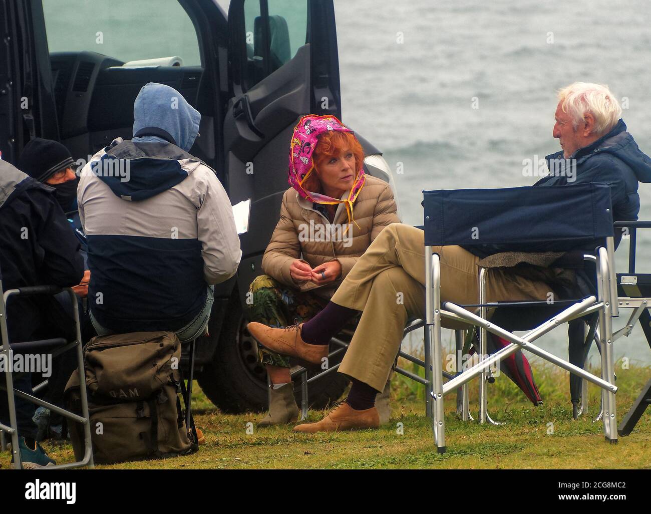 Newquay, Cornwall, Royaume-Uni, le 09 septembre 2020. FFP le tournage de « Stad, Land, Kuss », une société de production de nouveaux médias, se traduit par « City, Country, Kiss », le premier film de Rosamunde Pilcher de 2020 après le verrouillage. . L'acteur à cheveux rouges est Heiki Trinker, l'homme âgé est Gunther Maria Halmer (Gandhi, choix de Sophie) et l'acteur jeune est Leonard Conrads (Benjamin Schubert dans «Die schule der magischen») Credit:Robert Taylor/Alay Live News Banque D'Images