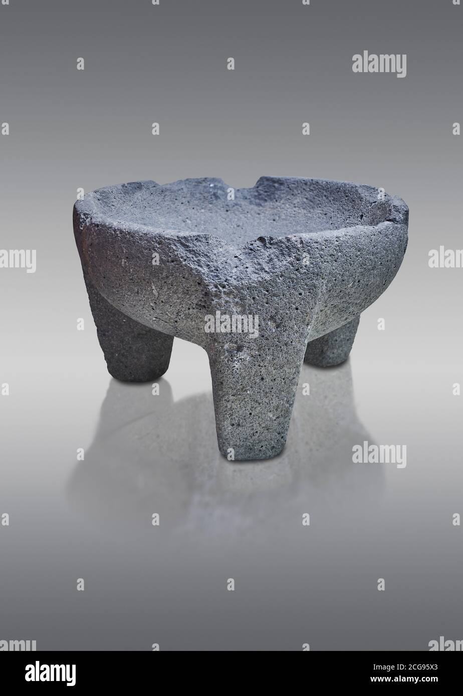 Mortier de pierre Hittite pour le broyage du grain de la capitale Hittite Hattusa, Hittite Nouveau Royaume 1650-1450 BC, Musée archéologique de Bogazkale, Turquie. Gris Banque D'Images