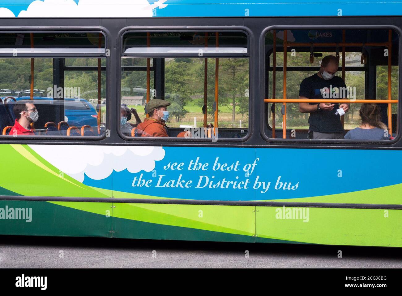 Patterdale, Lake District, Cumbria, Angleterre, Royaume-Uni. 9 septembre 2020. Les passagers portant des masques faciaux dans les transports en commun dans le Lake District à mesure que les cas de virus augmentent en Angleterre Credit: Kay Roxby/Alay Live News Banque D'Images