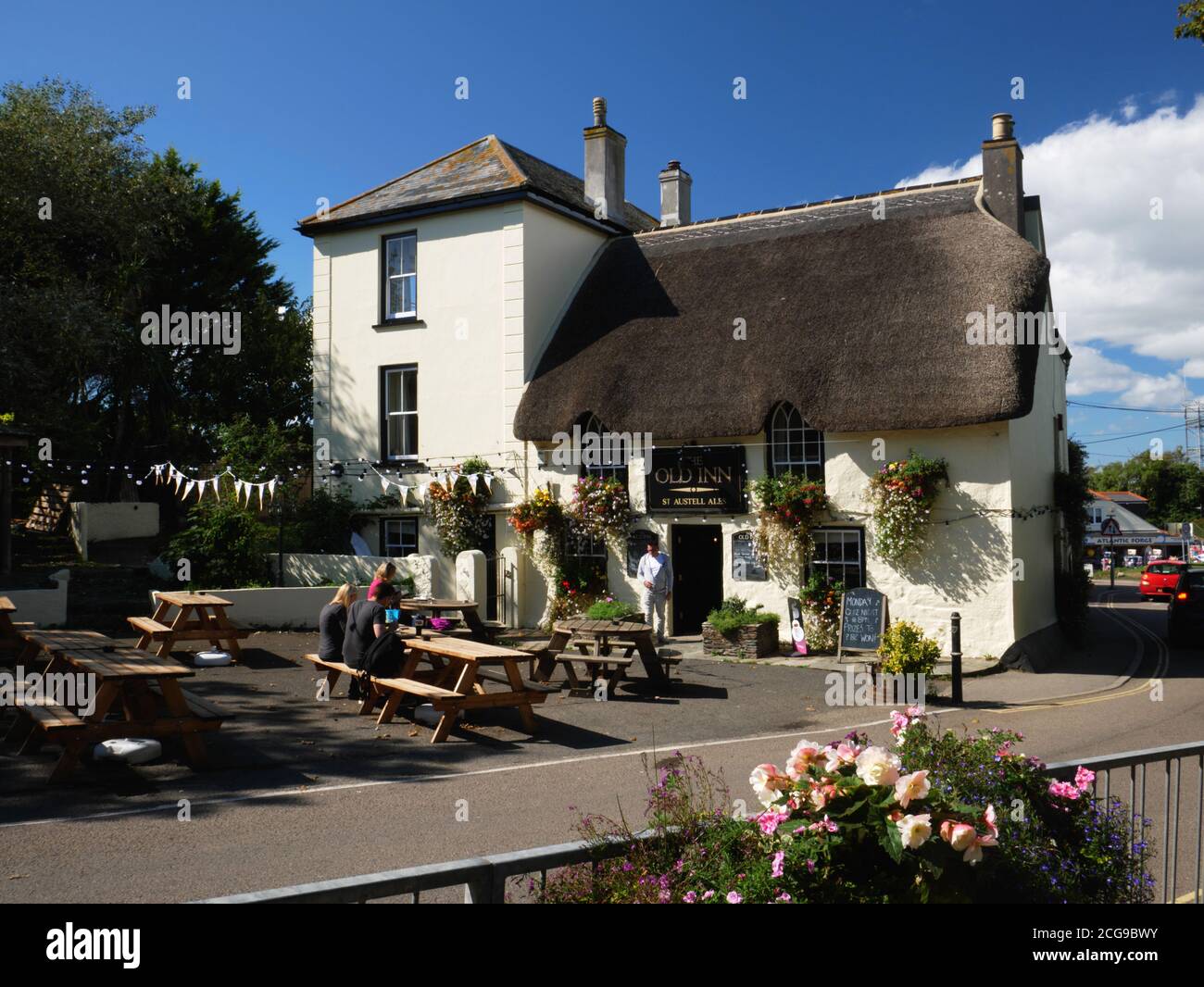 The Old Inn, UN pub C16 au toit de chaume à Million, Cornwall. Banque D'Images