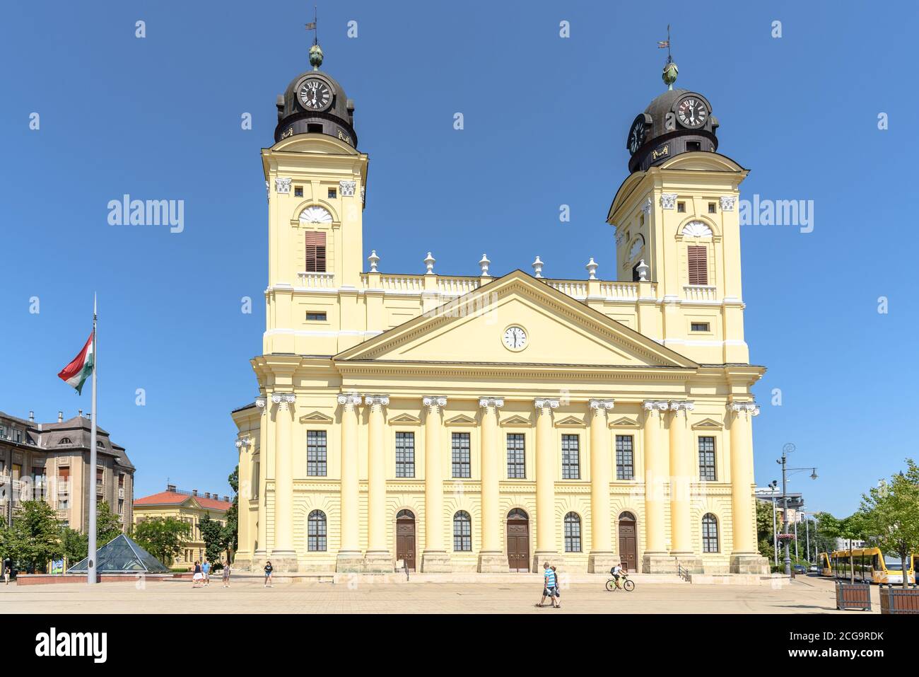La Grande église réformée de Debrecen pendant un été chaud jour Banque D'Images
