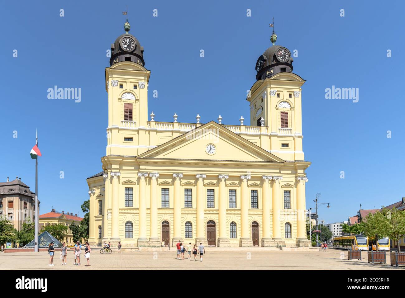 La Grande église réformée de Debrecen pendant un été chaud jour Banque D'Images