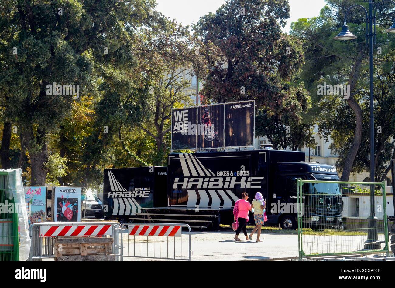 Rimini, ITA. 9 septembre 2020. RIMINI, ITA, 09.09.2020 - FESTIVAL ITALIANO DE BICICLETA 2020 - Preparativos para a III Edicao do Festival Italiano de bicicleta. Que acontece de 11 a 13 de Setembro, no Parque Fellini em Rimini sera transformado na Capital Italiana do Mundo das bicicletas. O evento sera com entrada gratuita para todos os participates (a partir deste ano com inspirao obrigatoria online), possibilidade de pre-visualizar milhares de produtos e experimenta-los dentro do areas de teste. Ja estao confirmada as presencas de: Davide Cassani, Omar Di Felice, Paola Pezzo, Alessandro V. Banque D'Images