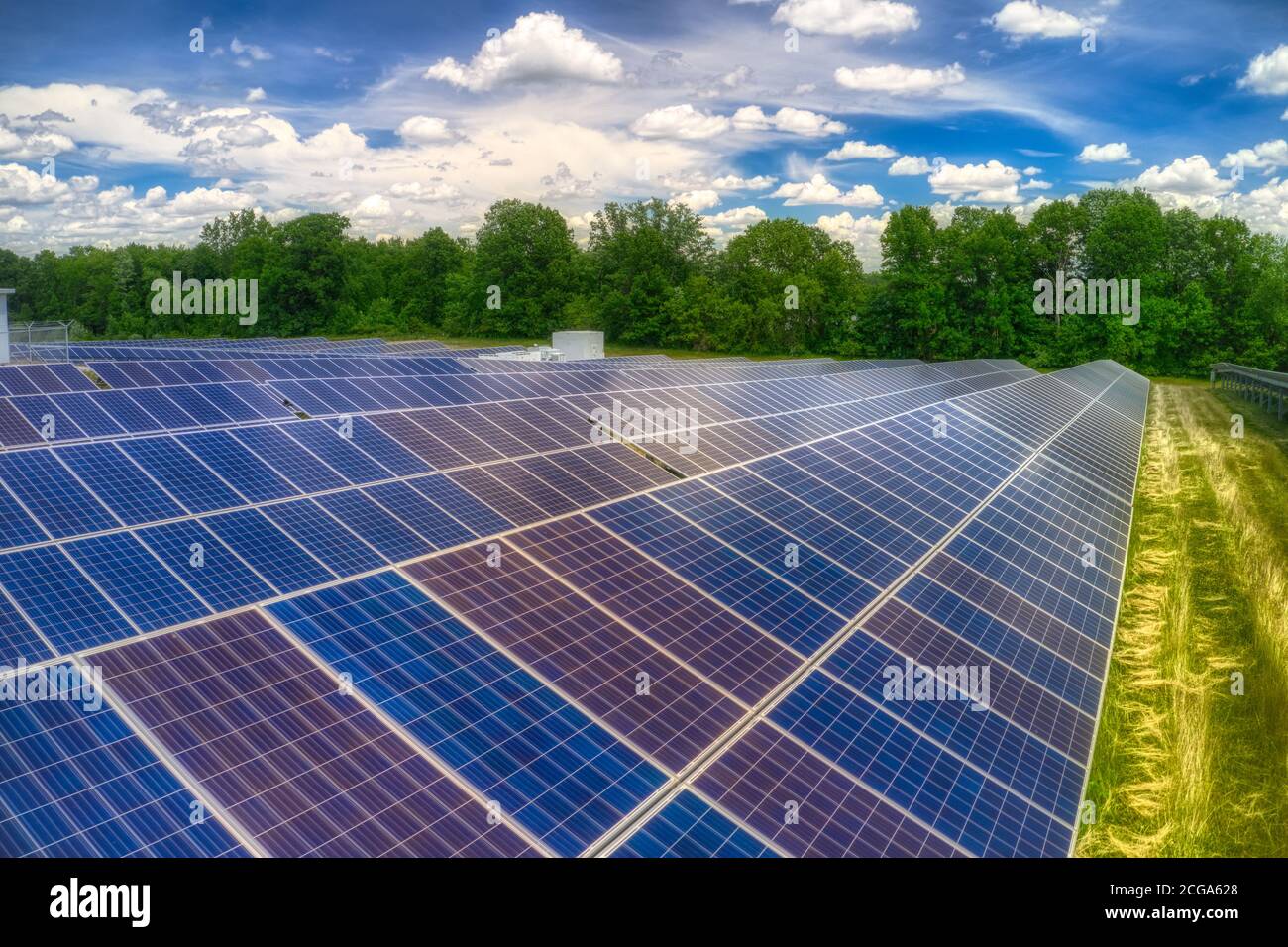 Les panneaux solaires montrent une voie d'avenir, la centrale solaire Turrill de Lapeer, Michigan, à la suite d'investissements dans le programme DTE MIGreenPower Banque D'Images