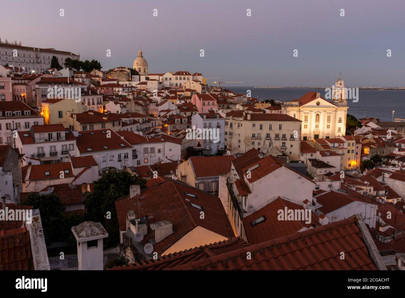 Belle vue sur les vieux bâtiments de la ville historique dans le centre de Lisbonne, Portugal Banque D'Images