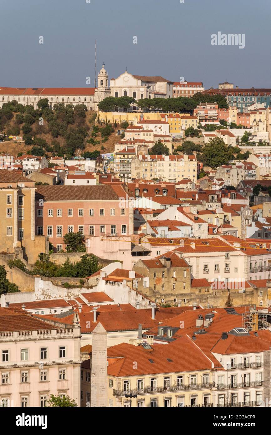 Belle vue sur les vieux bâtiments de la ville historique dans le centre de Lisbonne, Portugal Banque D'Images