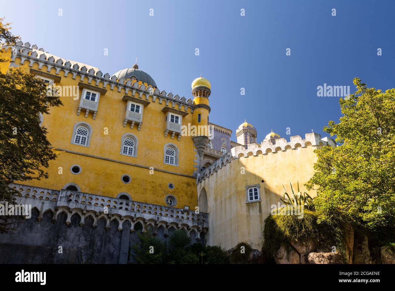 Belle vue sur le vieux château historique coloré de Sintra, près de Lisbonne, Portugal Banque D'Images