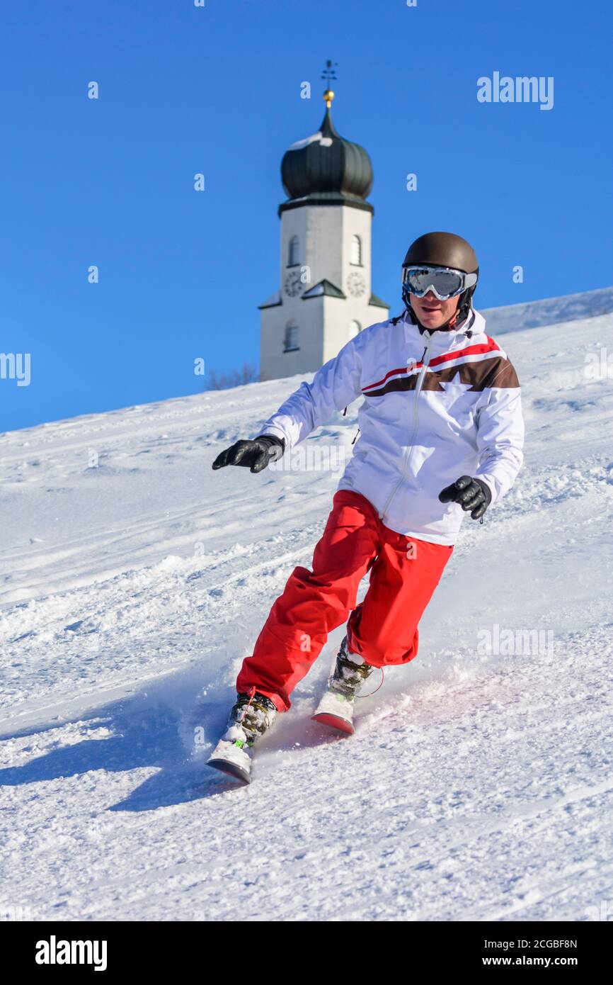 Telemark, une technique de ski alpin pour les skieurs sportifs. Le tour avec le pli - et le talon libre. Banque D'Images