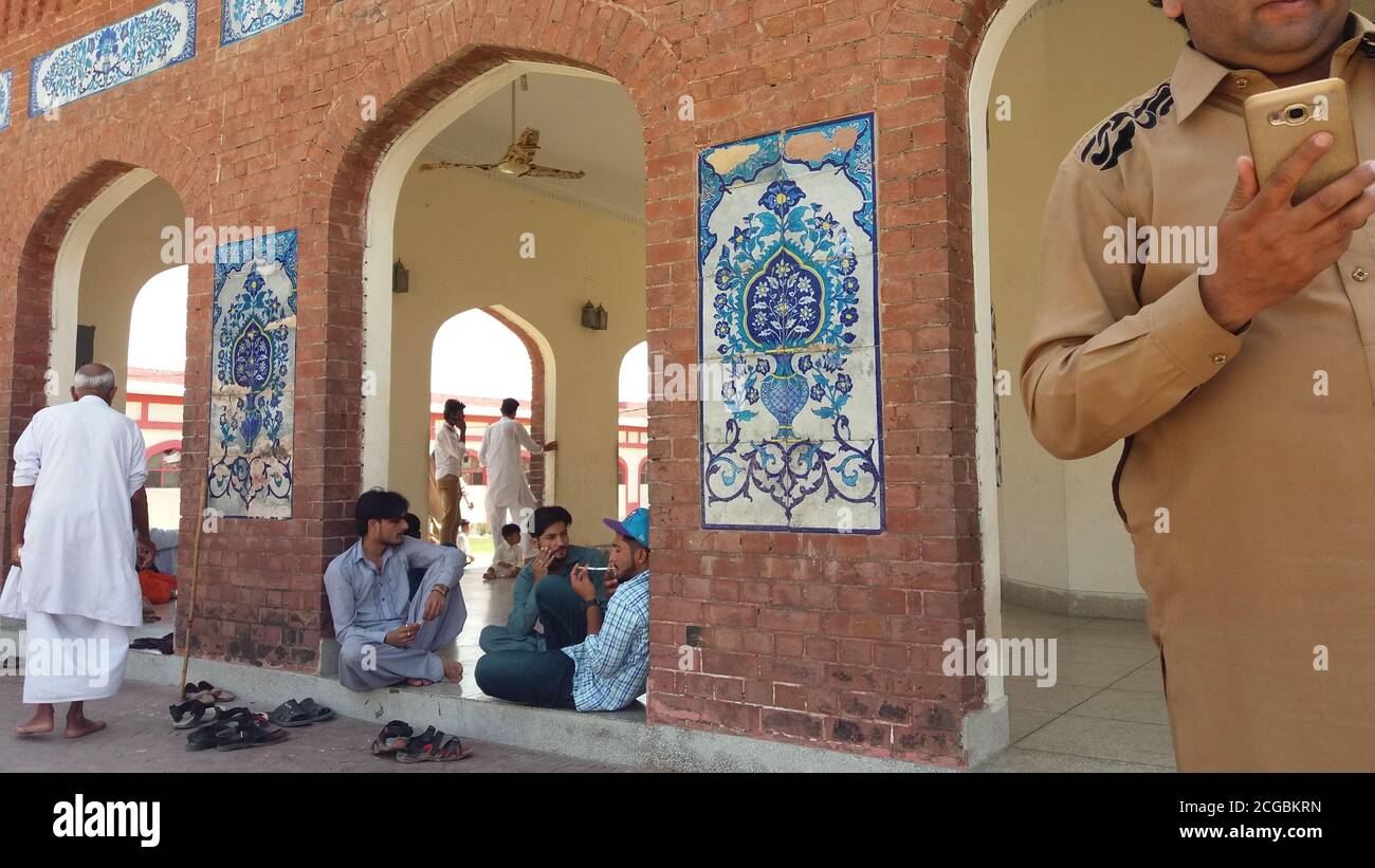 Visite de la tombe du Shah de Waris au cheikhupura Pakistan Banque D'Images