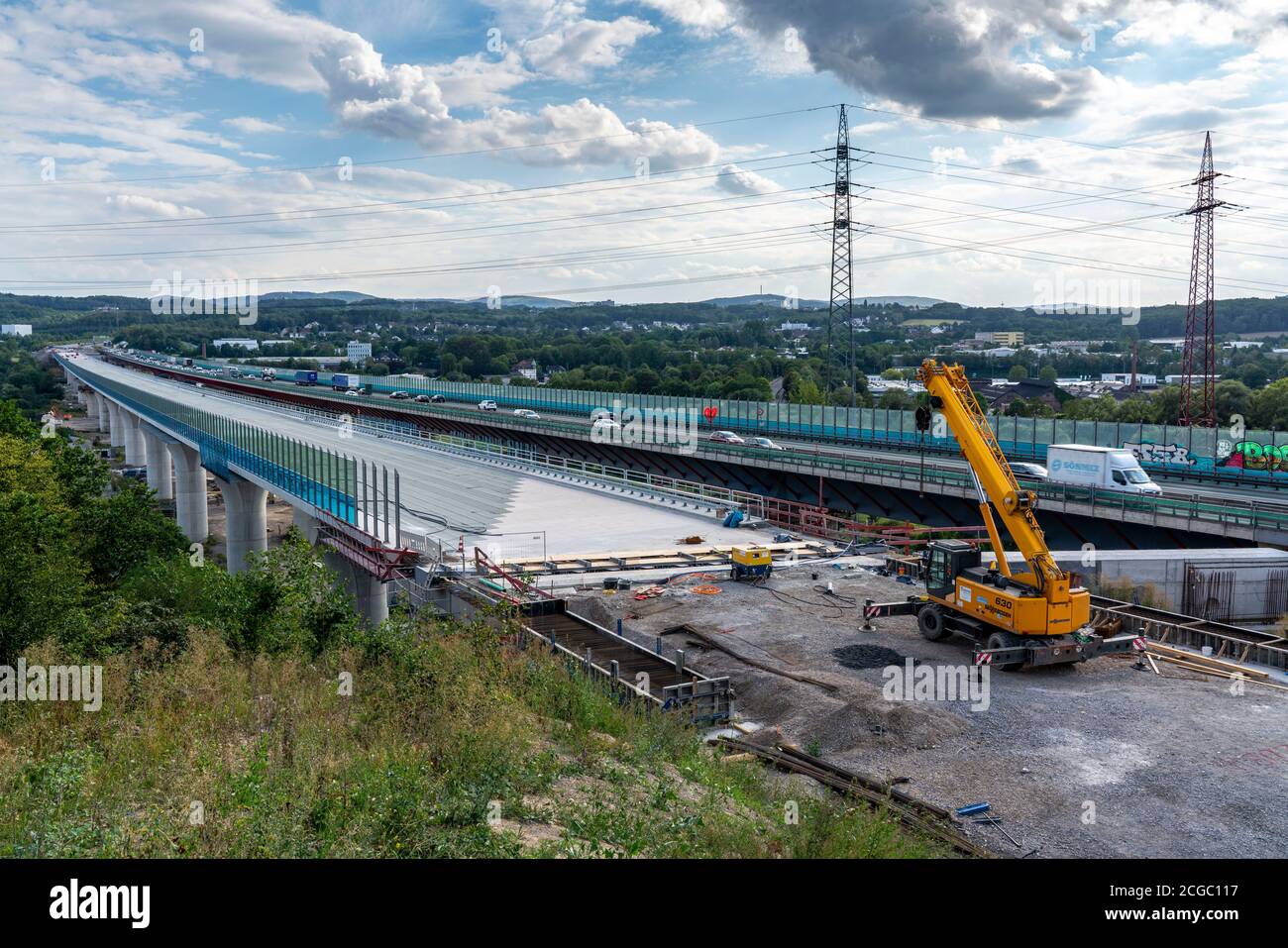 Nouvelle construction d'un pont autoroutier, site de construction du pont Lennetal de l'autoroute A45, Sauerlandrinie, sur la rivière Lenne, près de Hagen, N Banque D'Images