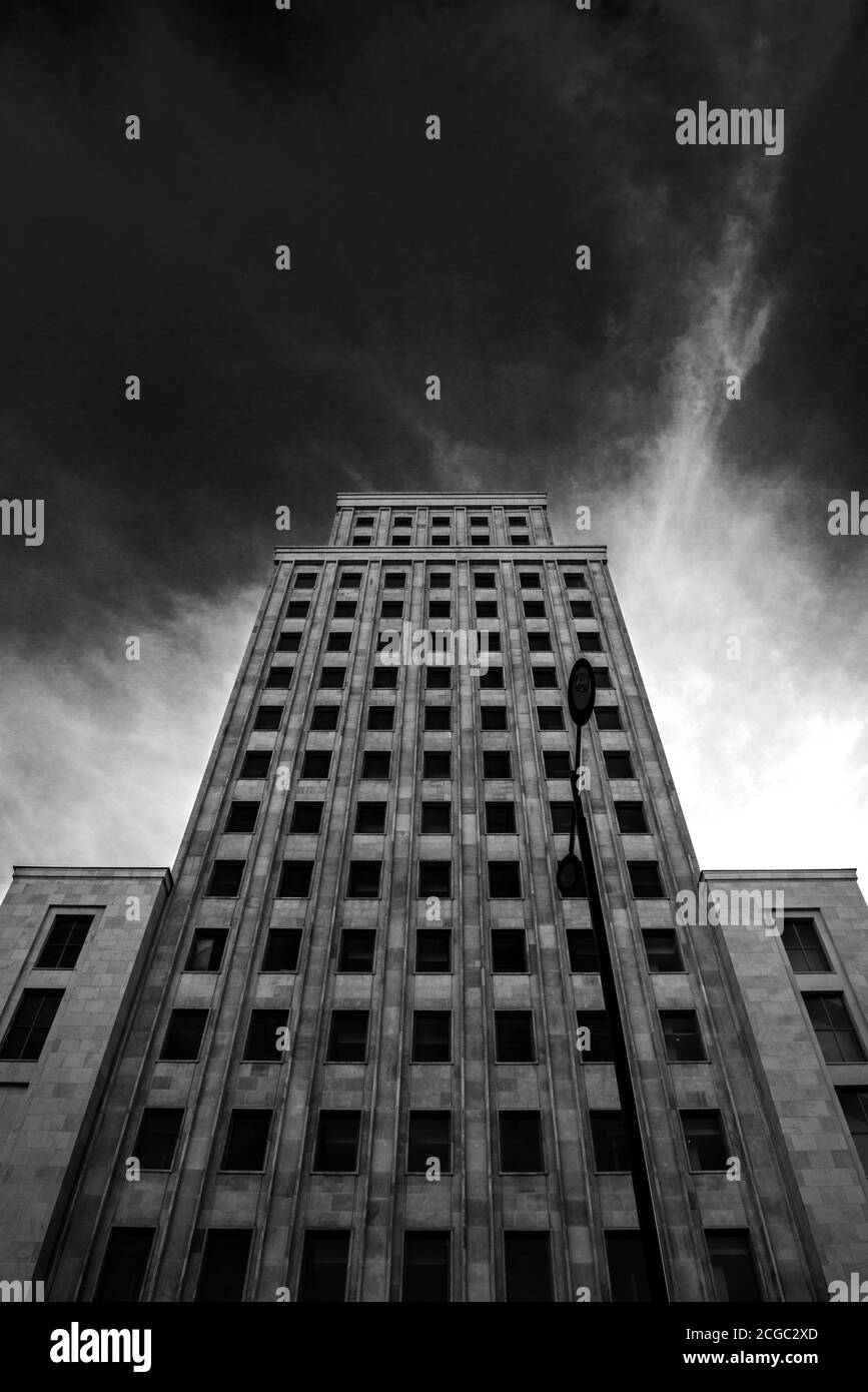 Façade du bâtiment Prudential, Varsovie, Pologne, construit en 1933 et à cette époque le plus haut bâtiment de Pologne et le deuxième plus haut en Europe. Reconstruit après la Seconde Guerre mondiale. Banque D'Images