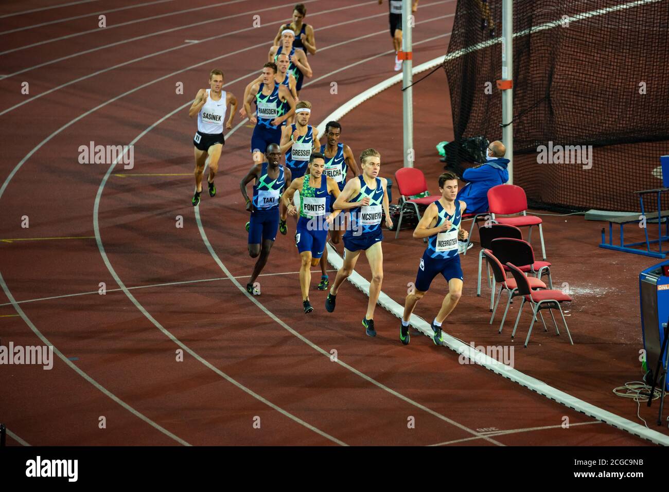 OSTRAVA, RÉPUBLIQUE TCHÈQUE, SEPTEMBRE. 8. 2020: Course professionnelle. Athlète sur piste d'athlétisme en course de 1500 mètres. Jakob Ingebrigtsen Banque D'Images