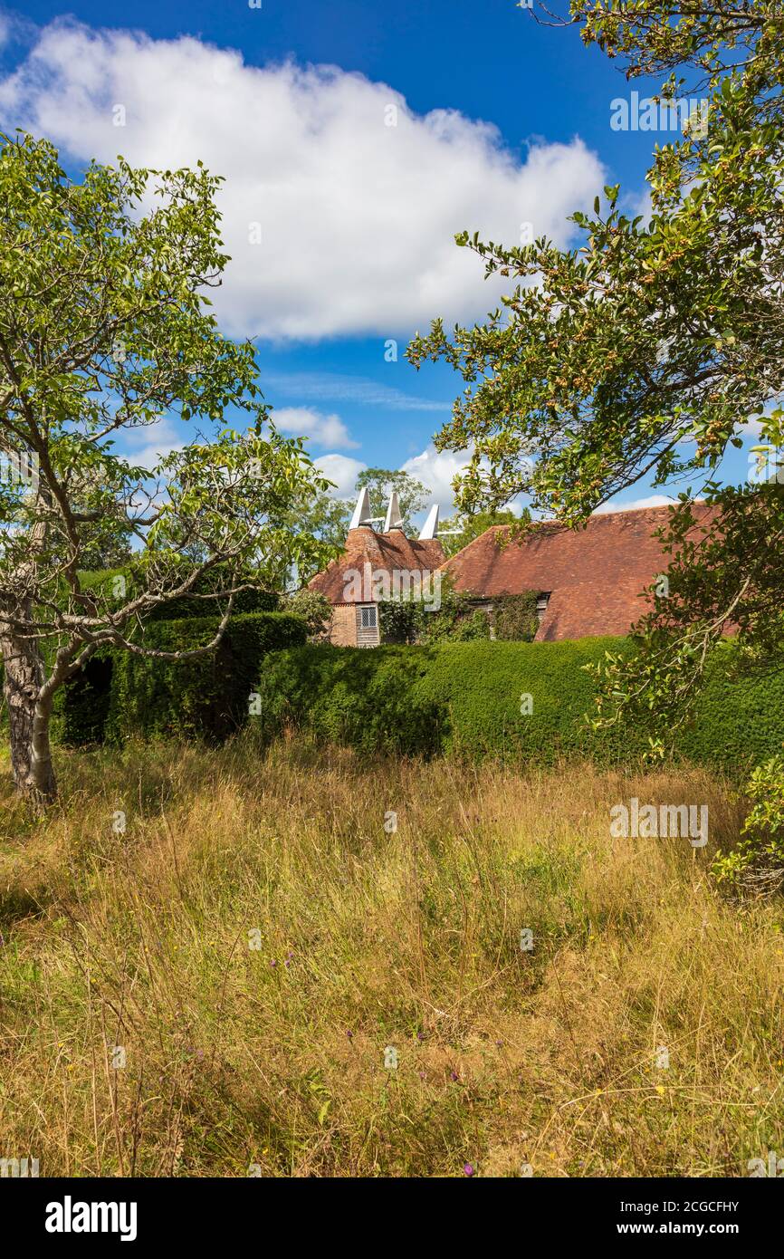 Grand jardin Dixter pendant la crise Covid-19, avec entrée avec ticket, distance sociale et un système aller simple. Presque une vue privée. Northiam, East Sussex, Royaume-Uni Banque D'Images