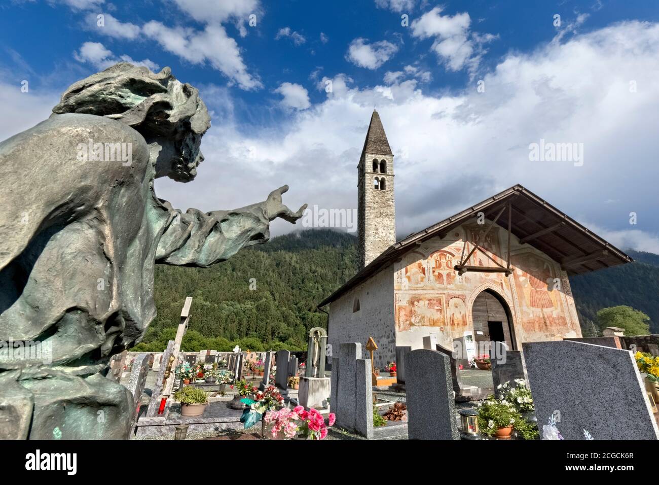 L'église de Sant'Antonio Abate de Pelugo. Vallée de Rendena, province de Trento, Trentin-Haut-Adige, Italie, Europe. Banque D'Images