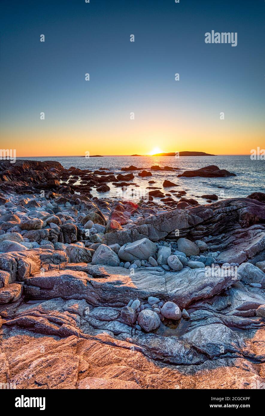 Coucher de soleil sur la plage rocheuse à Mealista sur l'île De Lewis dans les Hébrides extérieures de l'Écosse Banque D'Images