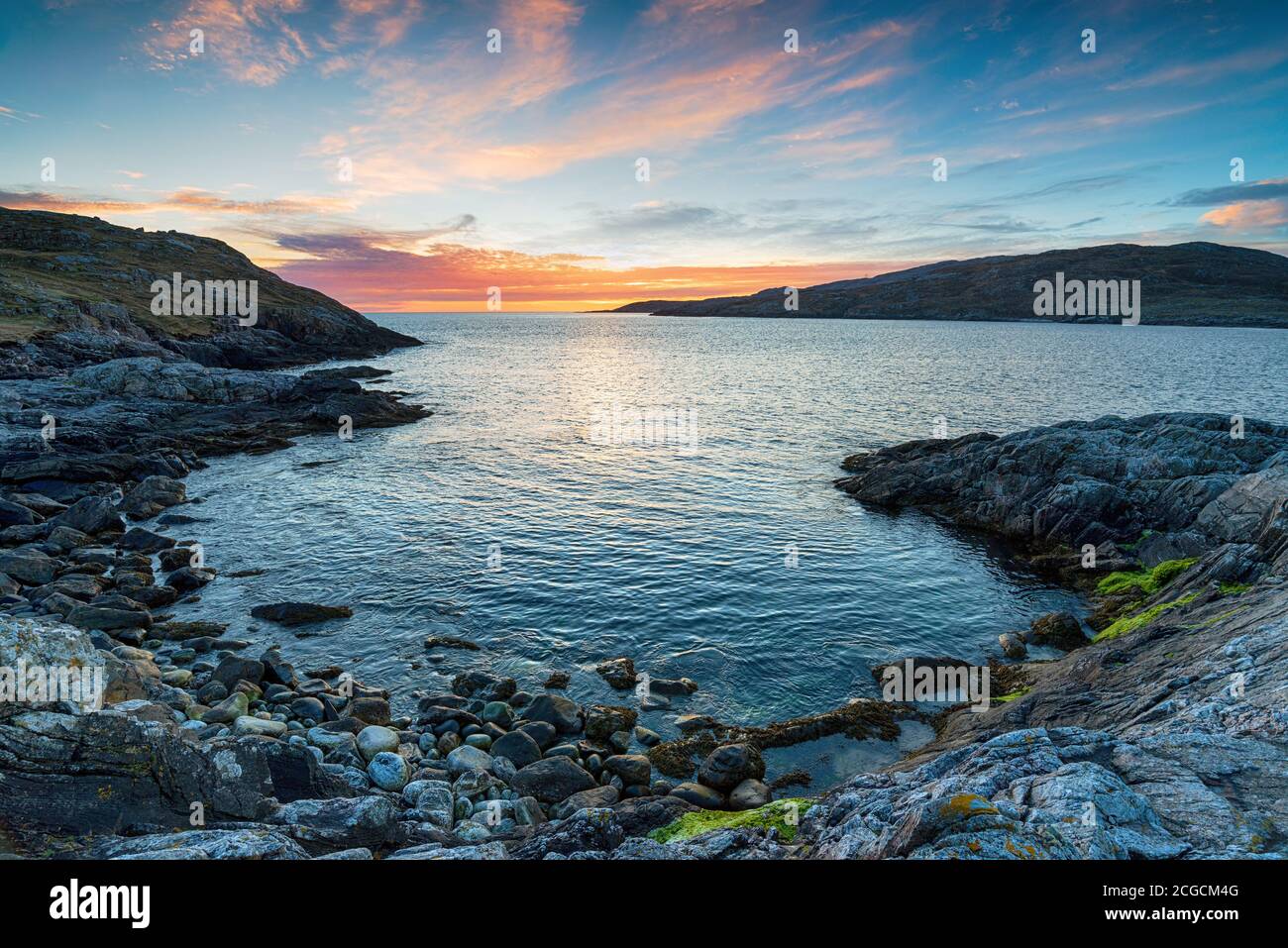 Coucher de soleil de Hushinish sur l'île de Harris dans le WESTERN Isle of Scotland et vue sur l'île De Scarp Banque D'Images