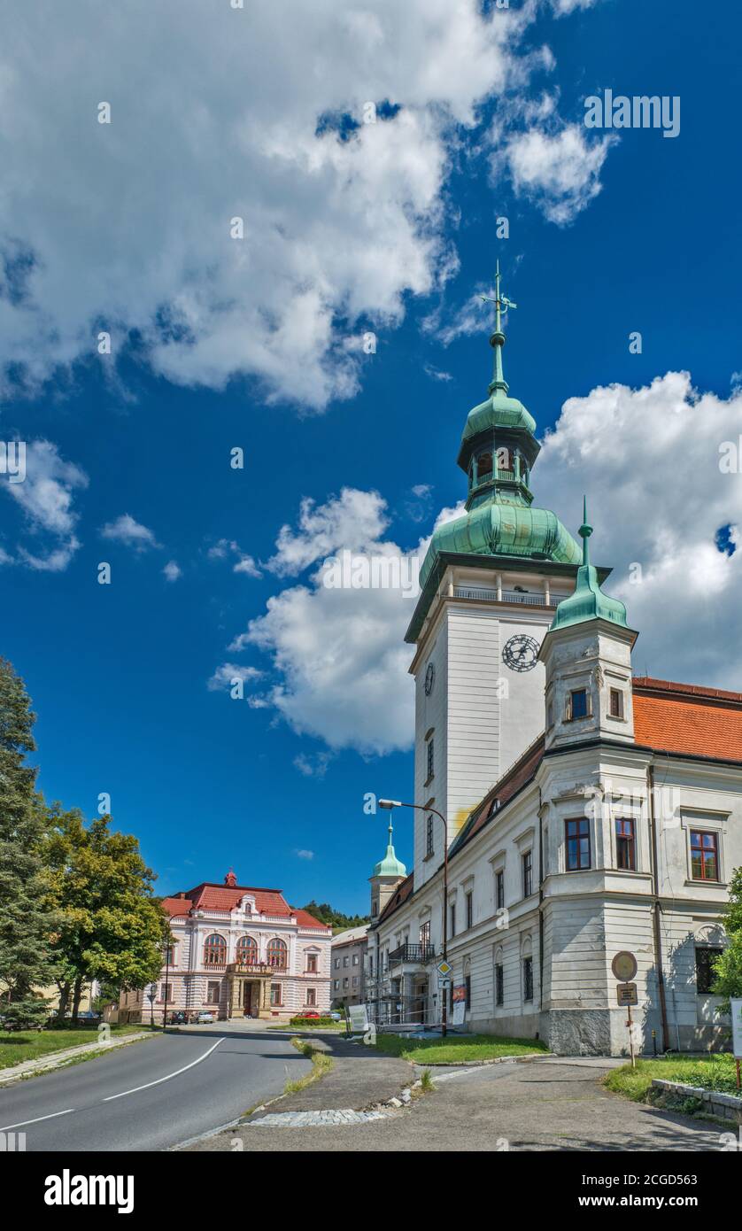 Château, Hôtel Nova Radnice à distance, les deux XVIIe siècle, à Horni mesto, partie supérieure de la ville de Vsetin, Moravie, région de Zlin, République Tchèque Banque D'Images