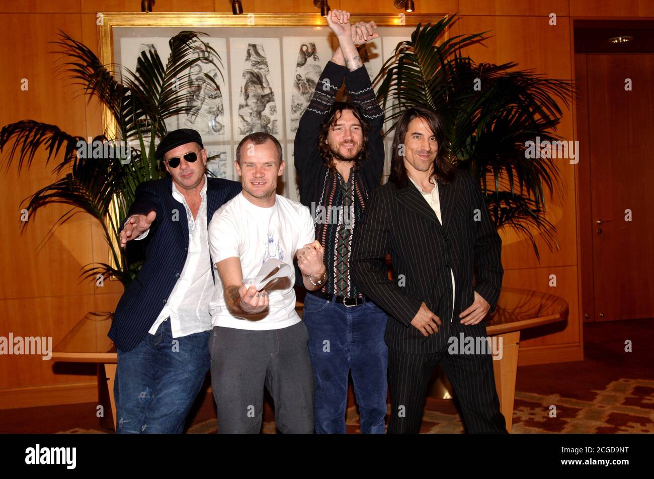 Milan Italie 28/04/2006 ,séance photo des Red Hot Chili Peppers à l'hôtel quatre saisons : Chad Smith, Flea, John Frusciante, Anthony Kiedis Banque D'Images