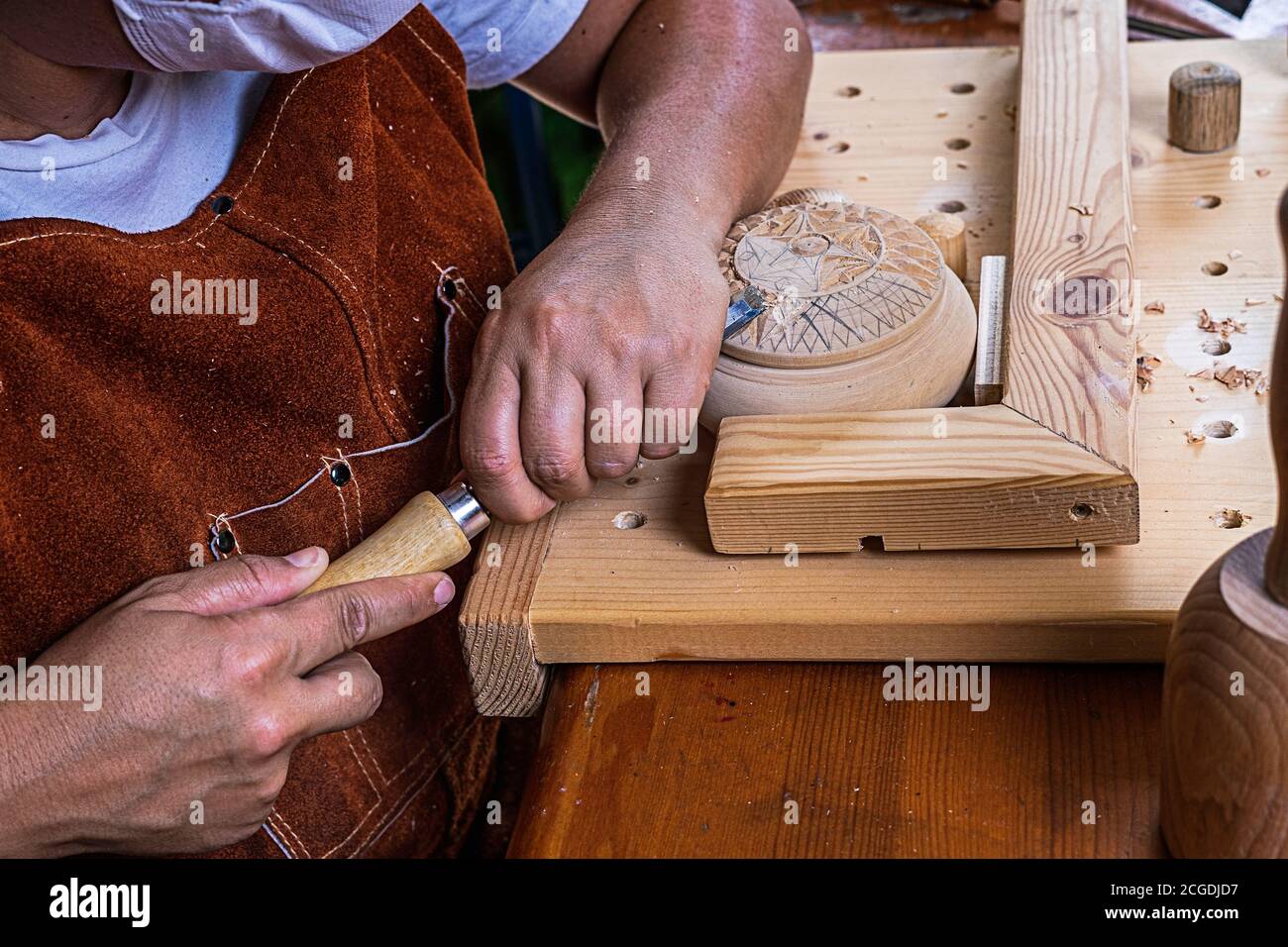 boîte en bois à sculpter artisanale Banque D'Images