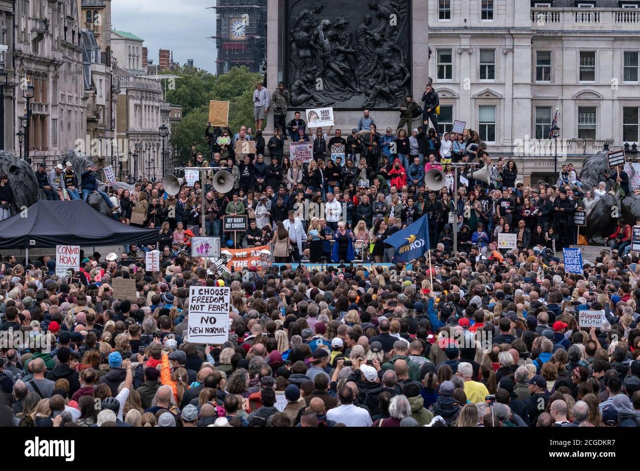 Manifestation de masse de théoricien de conspiration de la COVID de ‘Unite for Freedom’ à Trafalgar Square, Londres, Royaume-Uni. Banque D'Images