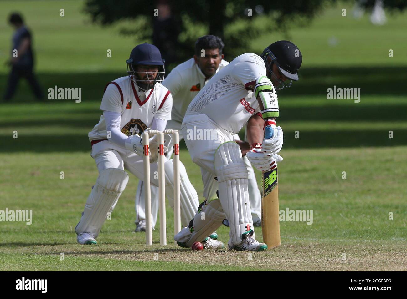 Le cricket amateur en tant que Birkenhead St Mary’s Cricket Club hôte du Merseyside Commonwealth Conference Cricket Club à Birkenhead Park le samedi 1er août 20. Banque D'Images