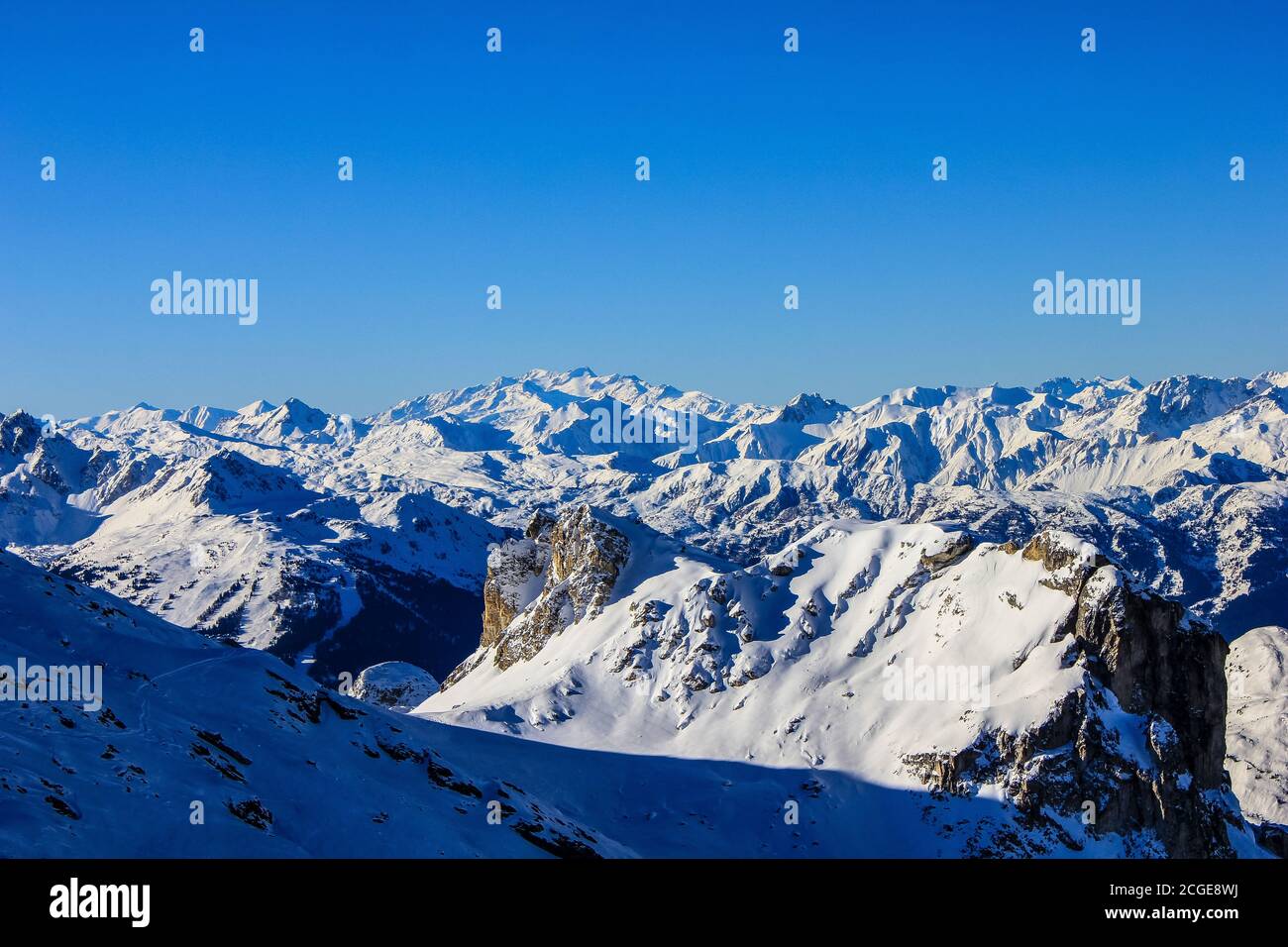 Vue sur les Alpes françaises en hiver depuis Champagny en Vanoise, France Banque D'Images