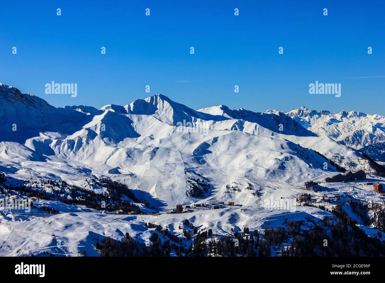 Vue sur le domaine skiable de la Plagne, France Banque D'Images