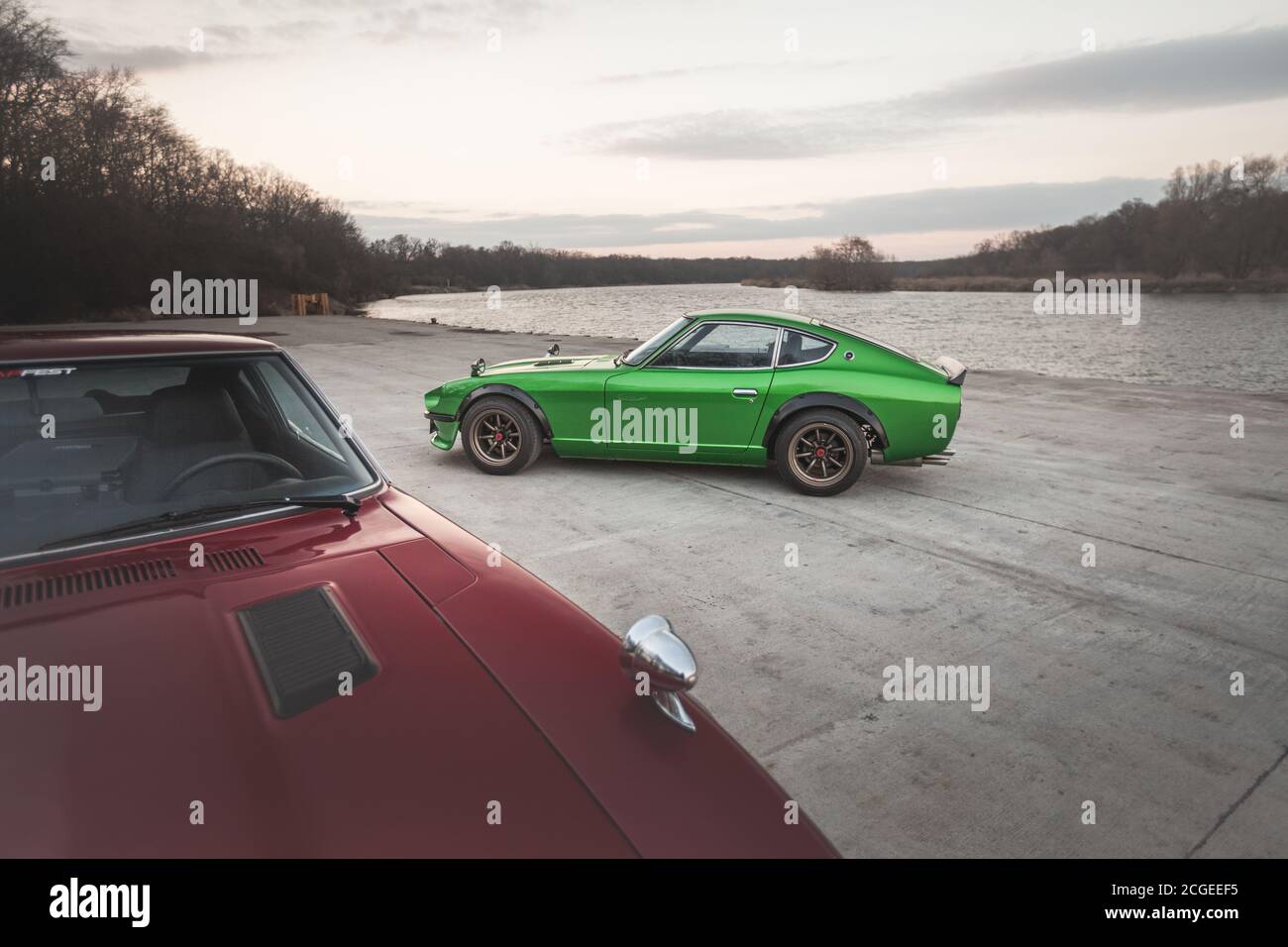 Datsun 240z au bord de la rivière Banque D'Images