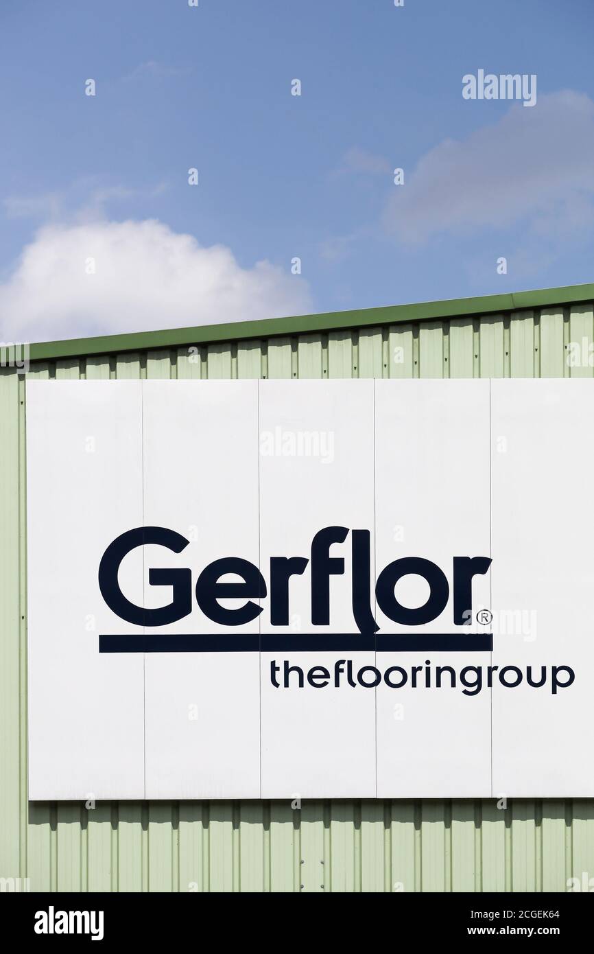 Tarare, France - 27 juin 2020 : logo Gerflor sur un bâtiment. Gerflor est une société française basée à Villeurbanne, près de Lyon Banque D'Images