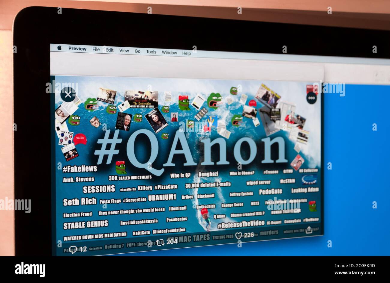 QAnon sur Internet. Un montage de sujets liés à leur mouvement politique. Banque D'Images
