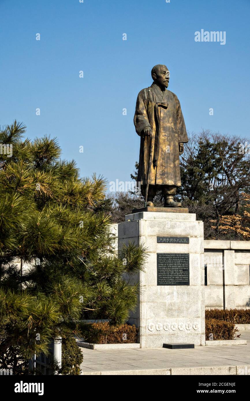 Statue du patriote coréen Lee sang-Jae connu sous son nom de plume Wolnam à l'extérieur du parc Jongmyo à Séoul, en Corée du Sud. Wolnam était un activiste qui a joué un rôle majeur dans l'indépendance nationale du Japon. Banque D'Images