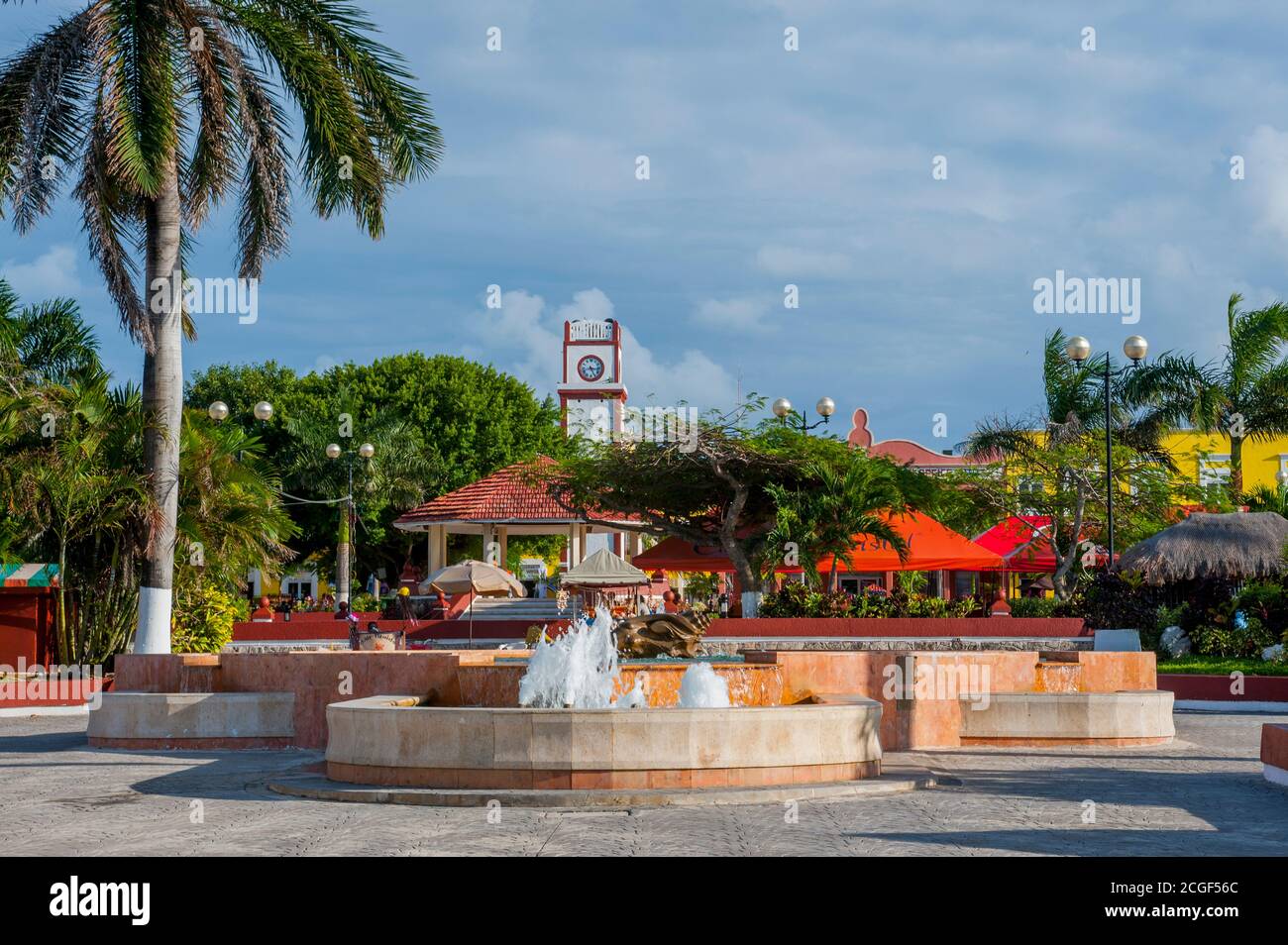 Une fontaine sur la Plaza Punta Langosta à San Miguel de Cozumel sur l'île de Cozumel près de Cancun dans l'état de Quintana Roo, péninsule du Yucatan, Mexique. Banque D'Images