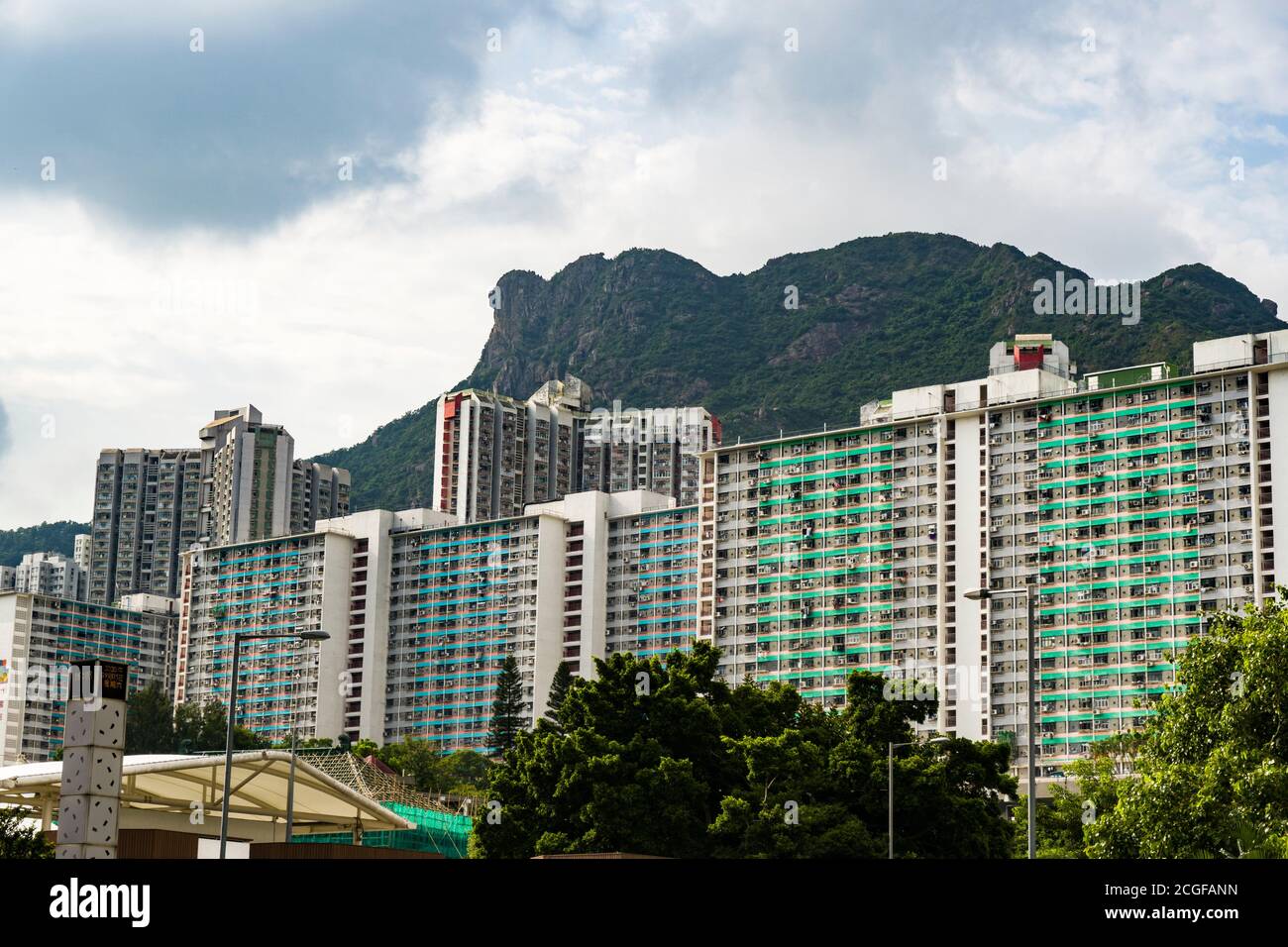 Lion Rock Hill et maisons résidentielles à Wong Tai Sin, Hong Kong Banque D'Images